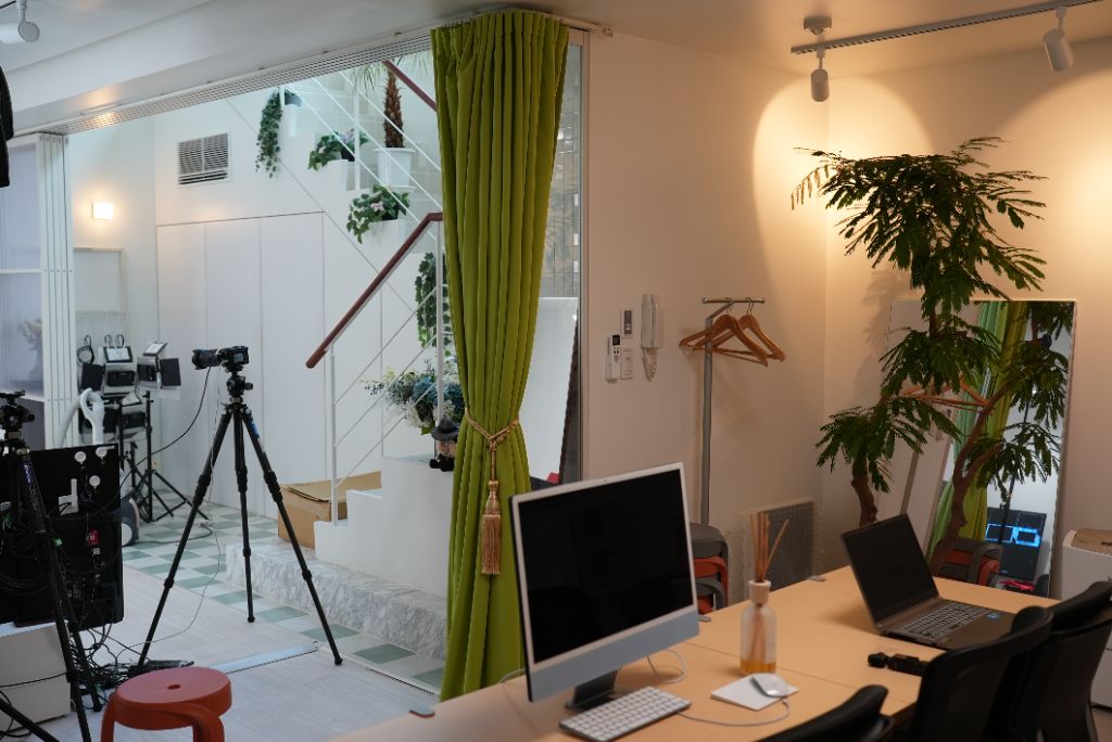 Studio Guide Background